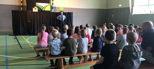 Die Polizei-Puppenbühne zu Besuch